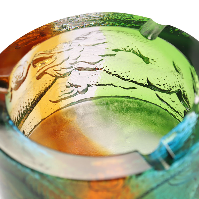 زیرسیگاری شیشه ای با طرح اژدها خارج از دریا