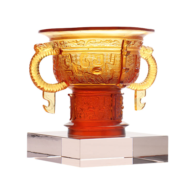 سه پایه چینی با دسته گوش اژدها و طرح خار