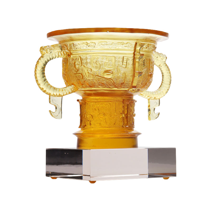 سه پایه چینی با دسته گوش اژدها و طرح خار