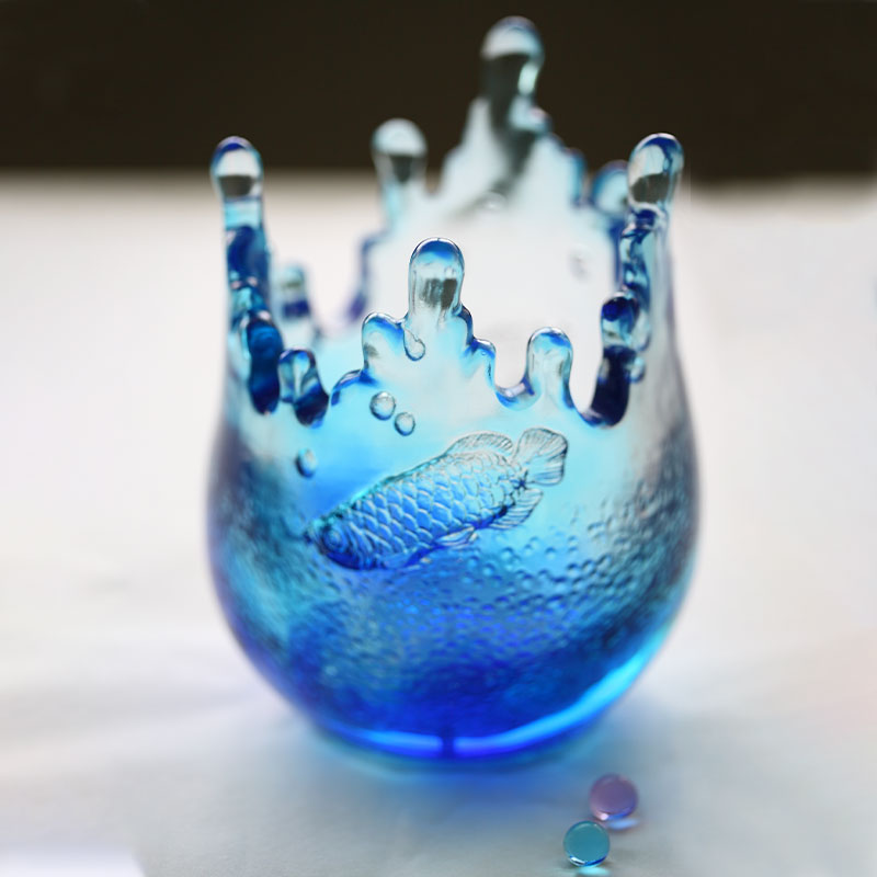 زیورآلات ظروف آبی رنگ حکاکی شده با نقش ماهی