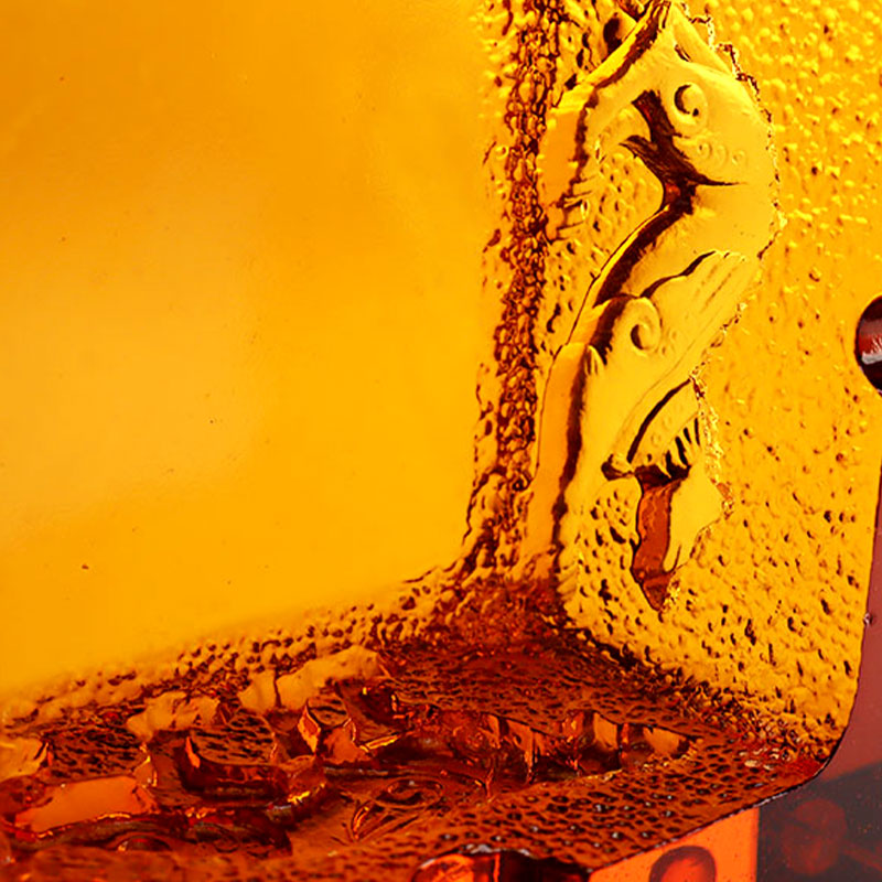 زیرسیگاری شیشه ای قرمز با نقوش برجسته حیوانات