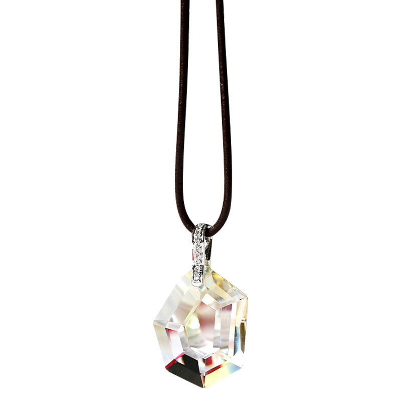 گردنبند رنگ نقره ای با نصب طرح آویز شیشه ای