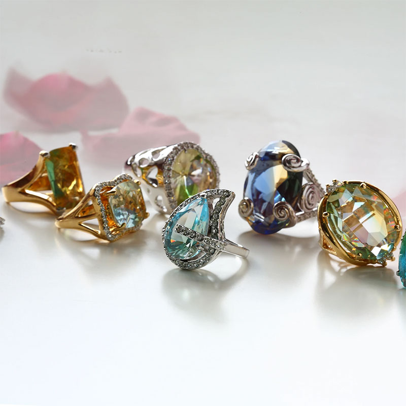 انگشتر با شیشه برش اشکی شکل