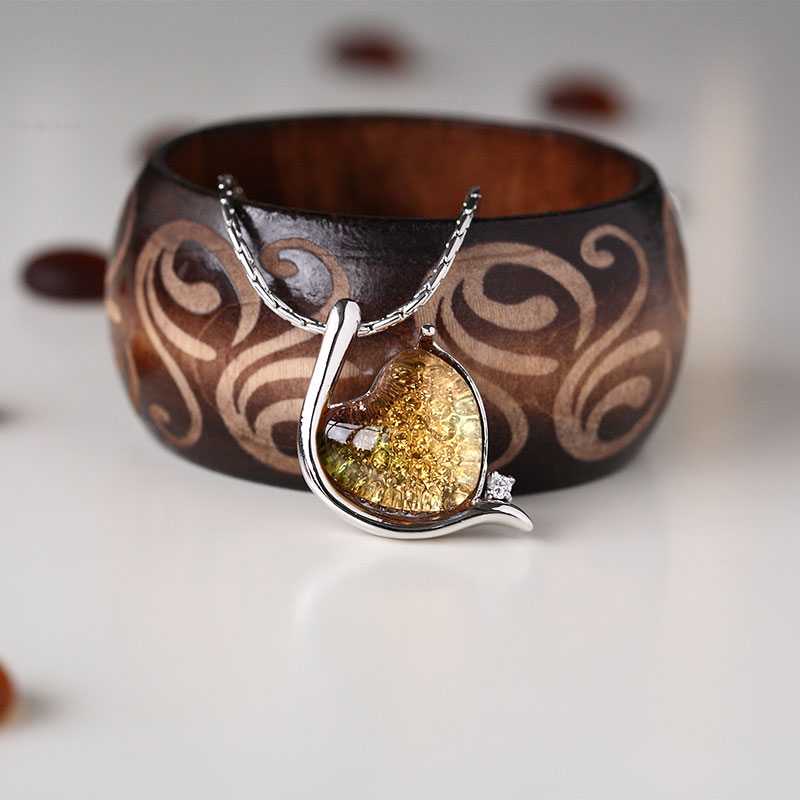 دستبند نقره ای شیک با آویز شیشه ای منبت کاری شده