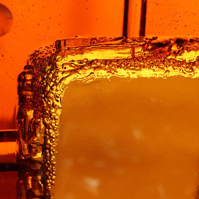 زیرسیگاری شیشه ای قرمز با نقوش برجسته حیوانات