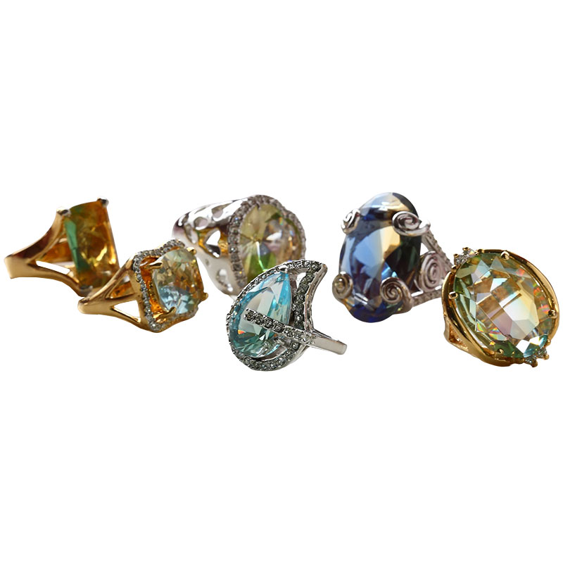 انگشتر با شیشه برش اشکی شکل