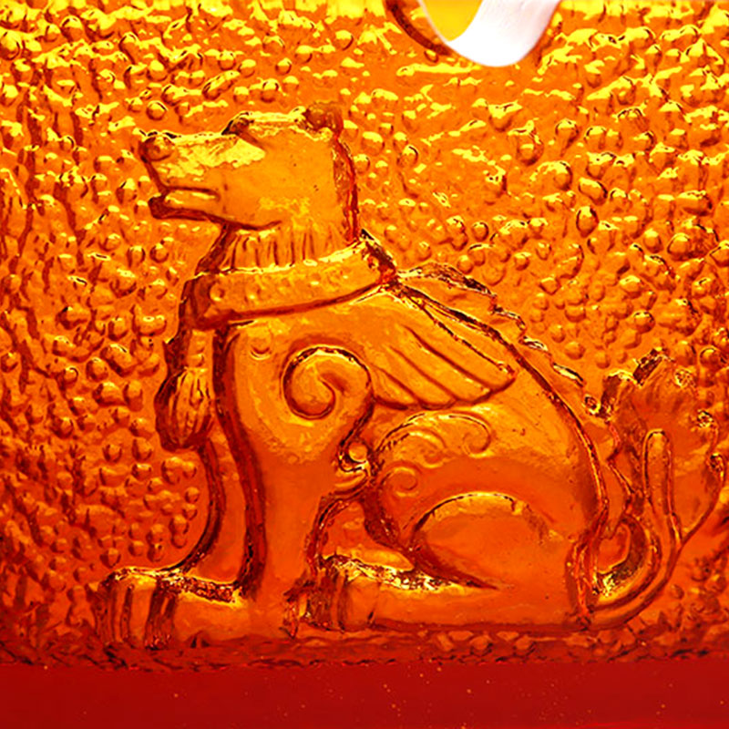 زیرسیگاری شیشه ای قرمز با نقوش برجسته حیوانات