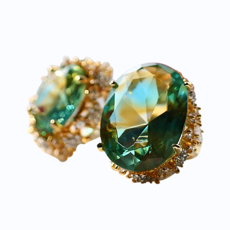 گوشواره شیشه ای سبز با گوشواره طلایی