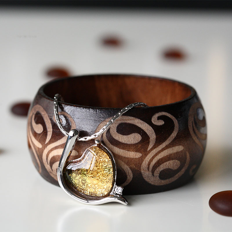 دستبند نقره ای شیک با آویز شیشه ای منبت کاری شده