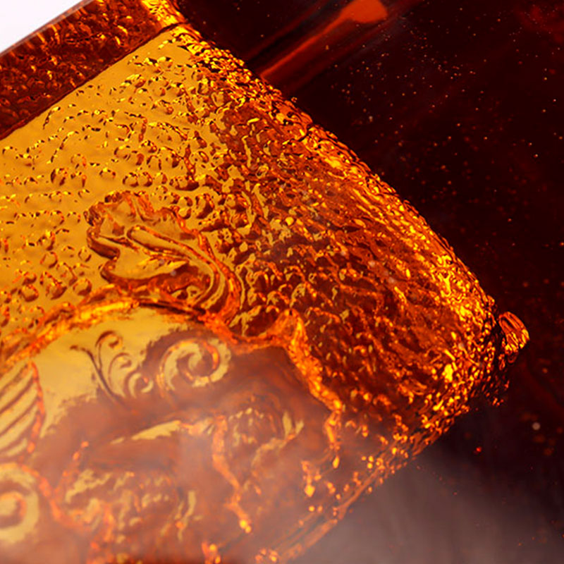 زیرسیگاری شیشه ای قرمز با نقوش برجسته حیوانات