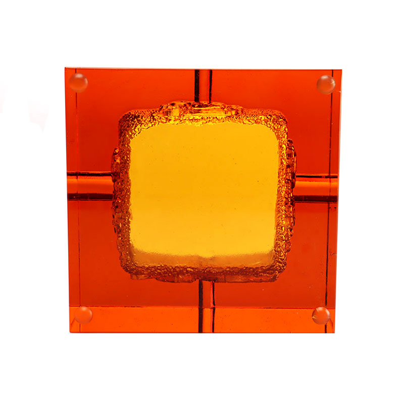 زیرسیگاری شیشه ای قرمز با نقوش برجسته حیوانات