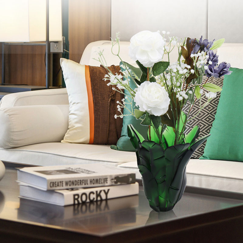 دکوراسیون منزل گلدان شیشه ای برگ موز سبز