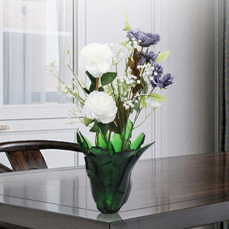 دکوراسیون منزل گلدان شیشه ای برگ موز سبز