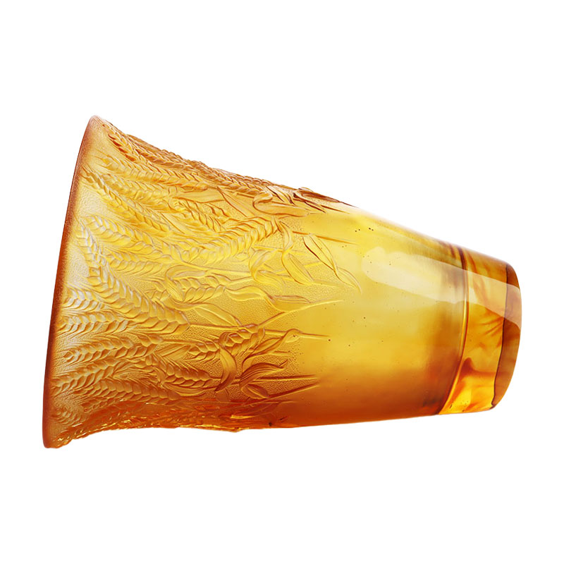 گلدان شیشه ای کهربایی منبت کاری شده با خوشه های گندمی