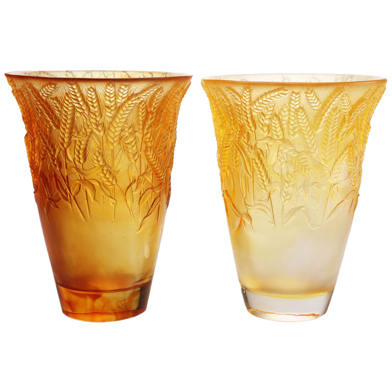 گلدان شیشه ای کهربایی منبت کاری شده با خوشه های گندمی