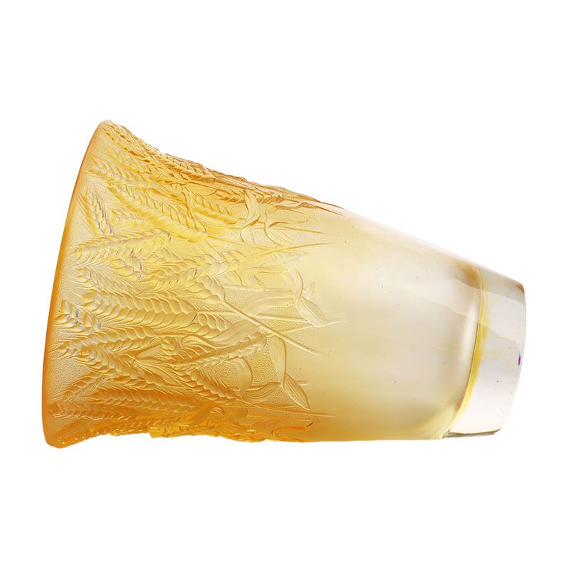 گلدان شیشه ای کهربایی منبت کاری شده با خوشه های گندمی