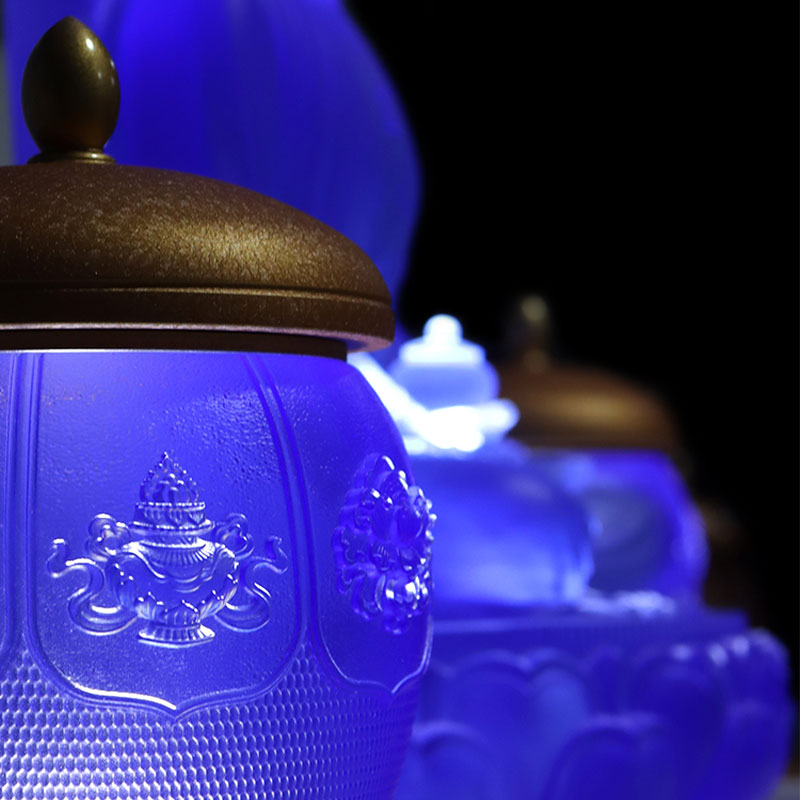 مجموعه پیشنهادات شیشه ای کریستالی بودایی سری هشت گنج نیلوفر آبی