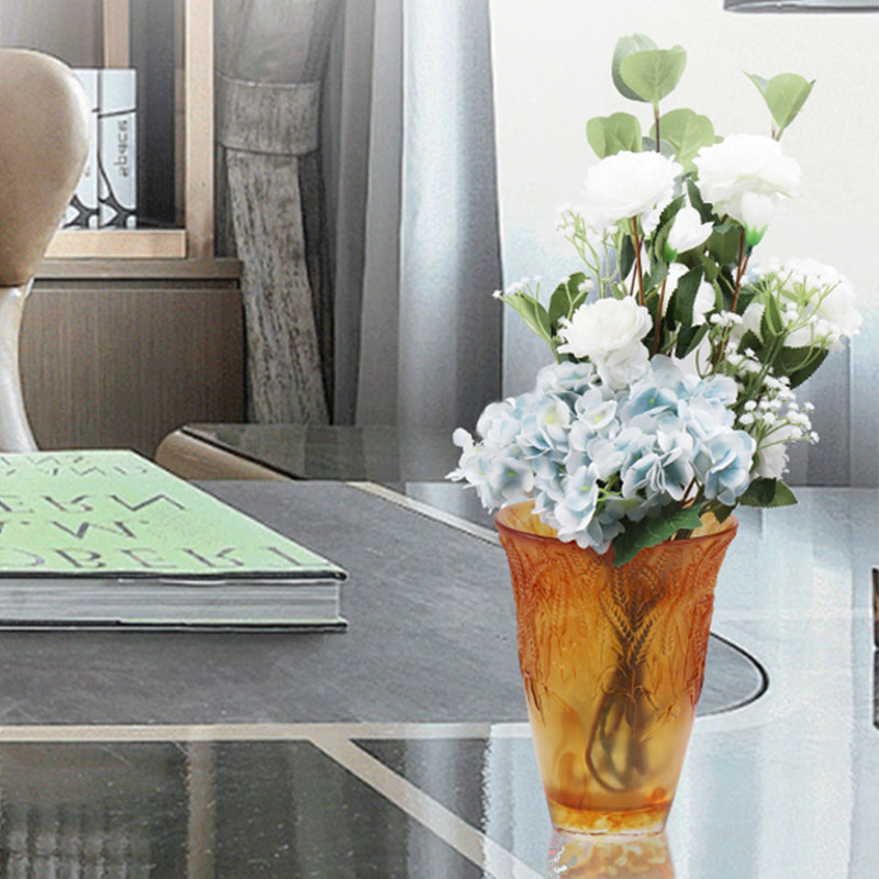 گلدان شیشه ای کهربایی منبت کاری شده با خوشه های گندمی