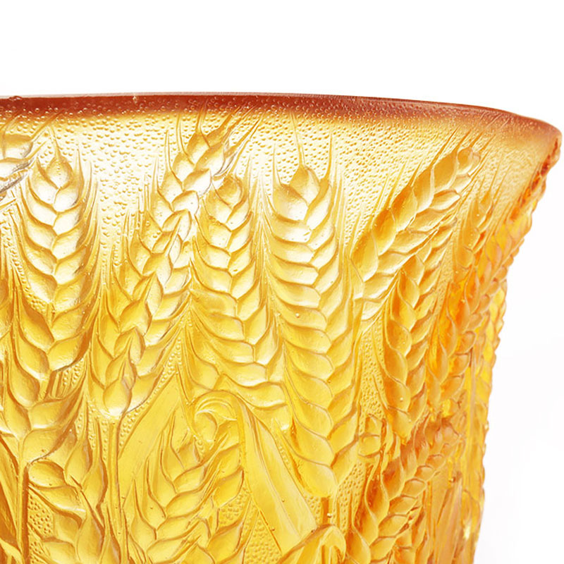 گلدان شیشه ای کهربایی منبت کاری شده با خوشه های گندمی