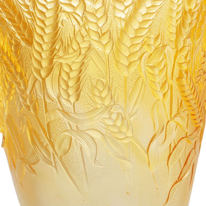 گلدان شیشه ای کهربایی منبت کاری شده با خوشه های گندمی