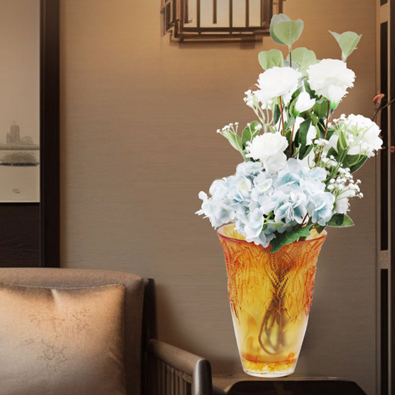 گلدان شیشه ای کهربایی منبت کاری شده با خوشه های گندمی