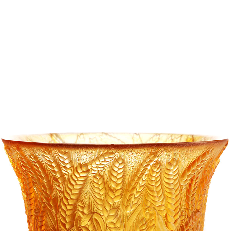 گلدان شیشه ای کهربایی منبت کاری شده با خوشه های گندمی