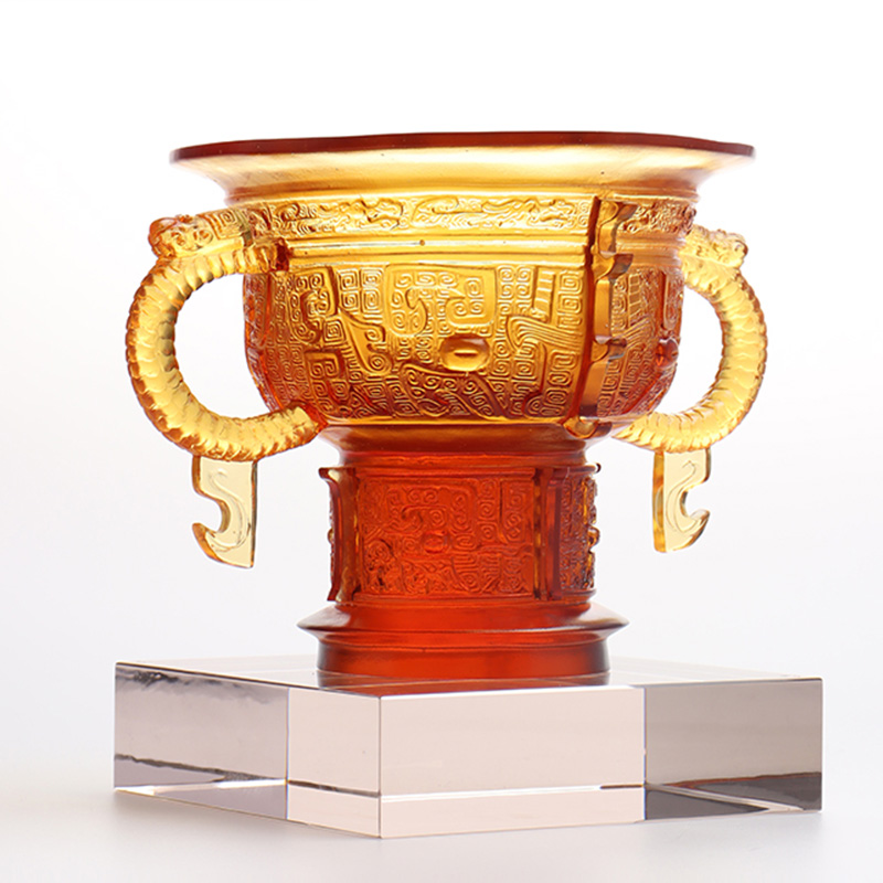 سه پایه چینی با دسته گوش اژدها و طرح خار