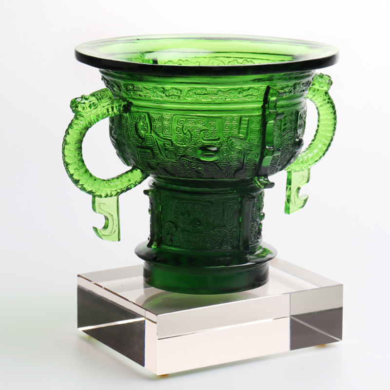 سه پایه چینی با دسته گوش اژدها و طرح خار