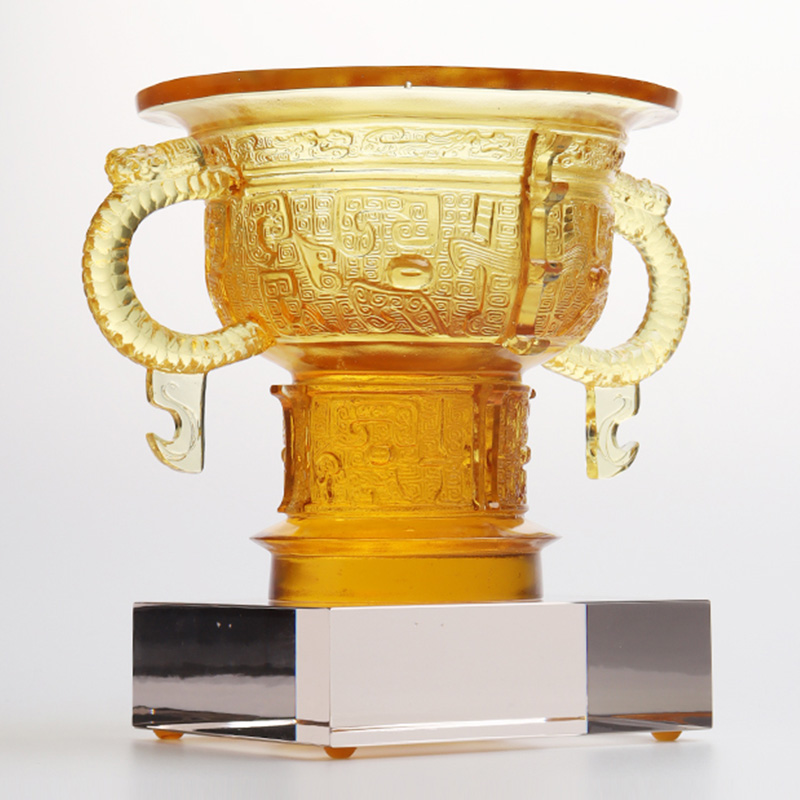 سه پایه چینی با دسته گوش اژدها و طرح خار