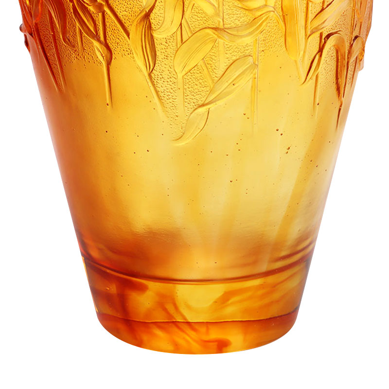 گلدان شیشه ای کهربایی منبت کاری شده با خوشه های گندمی