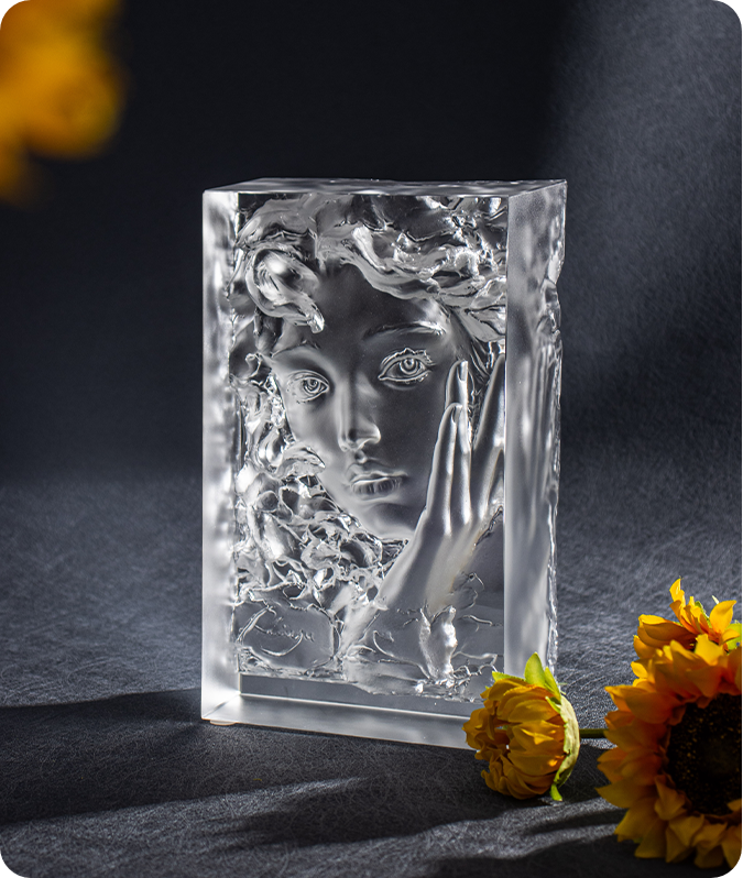 چشم ها بلند شد