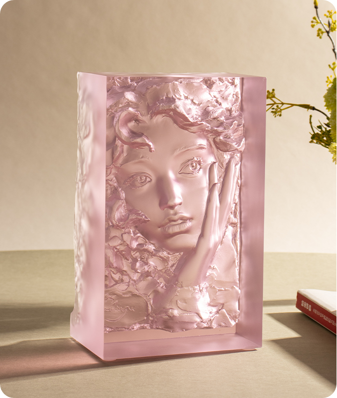 چشم ها بلند شد